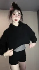 带字头像女生